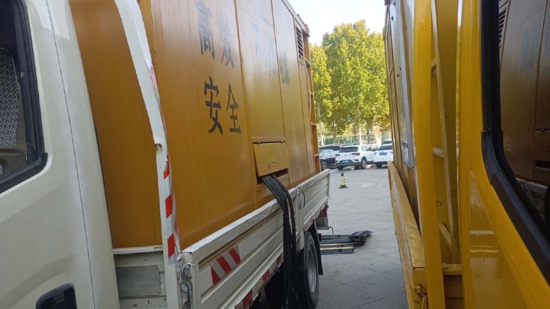 船营如何判断柴油发电机组和UPS电源的切换时间是否符合要求？