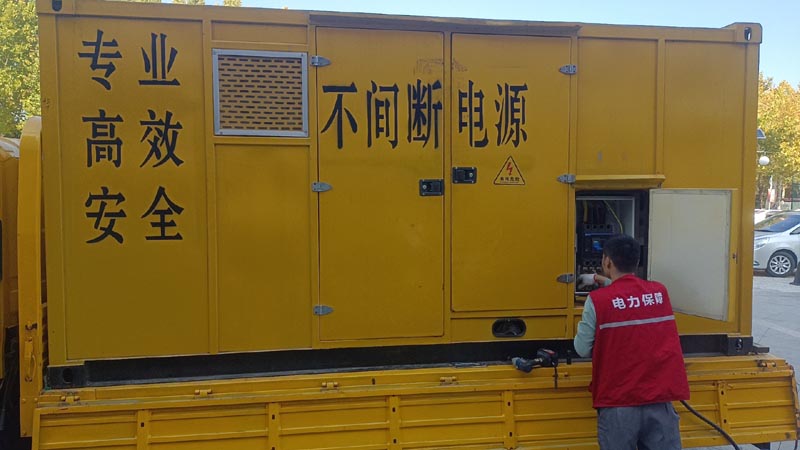 船营柴油发电机组和UPS电源配合使用时，如何避免切换过程中的电力中断？